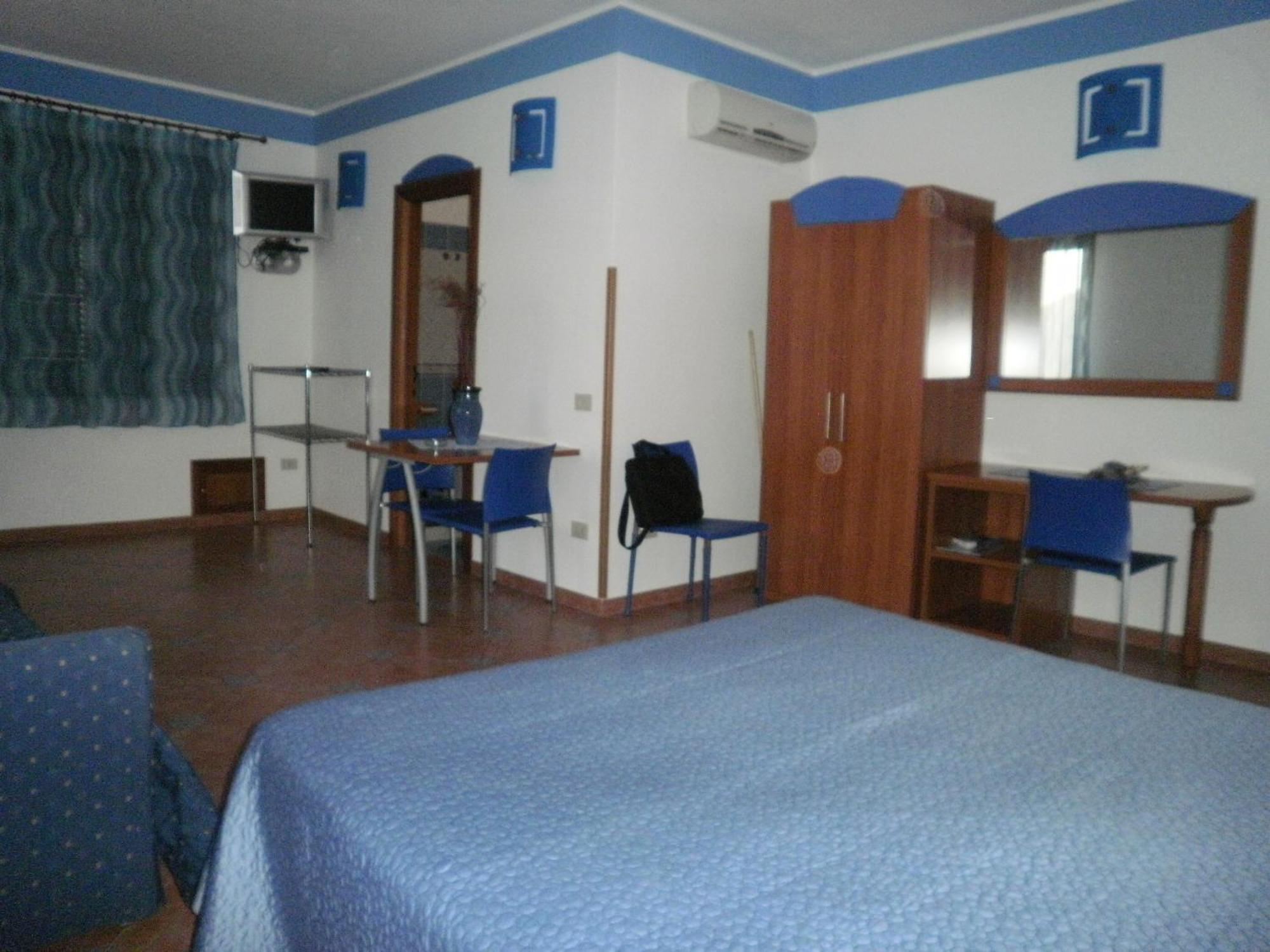 Aparthotel Sogni Nel Blu Isola di Ustica Habitación foto
